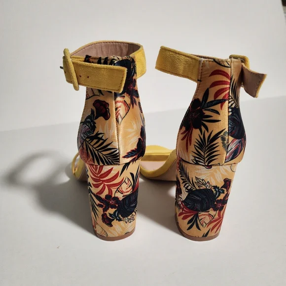 Cache Cache Yellow Block Heel, Open Toe, Ankle Strap, Suede Sandals Size 8.5 - Picture 3 of 16